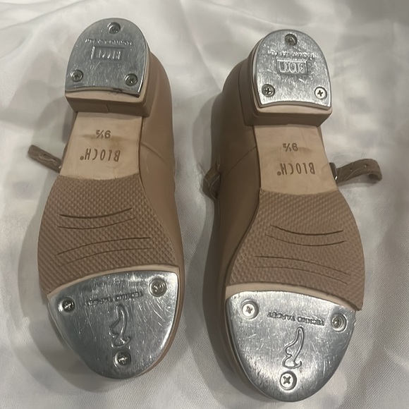 VGUC Bloch Tap shoes size 9.5 for little girls nude natural worn 6x’s - Picture 2 of 3
